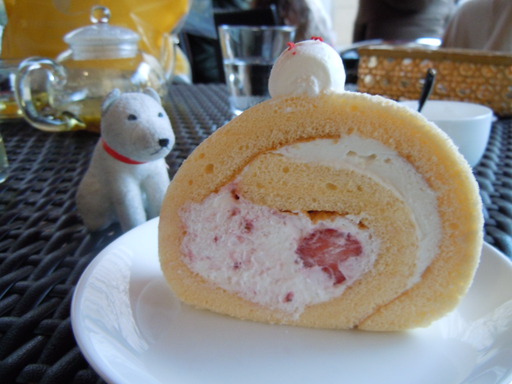 苺ロールケーキ