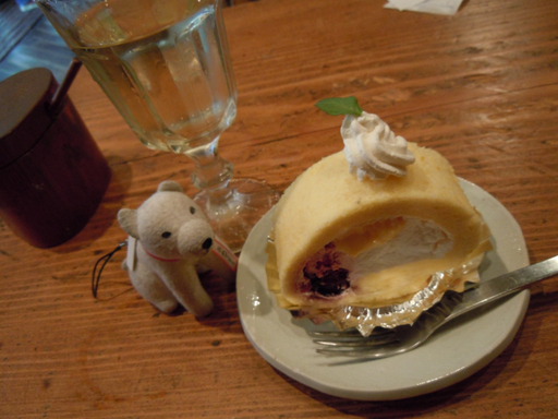 ベリーベリーロールケーキ