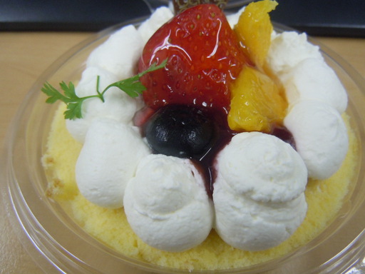 あまおうのデコロールケーキ