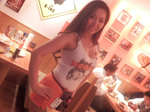 HOOTERS