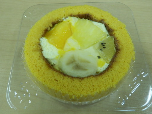 プレミアム トロピカルフルーツのロールケーキ