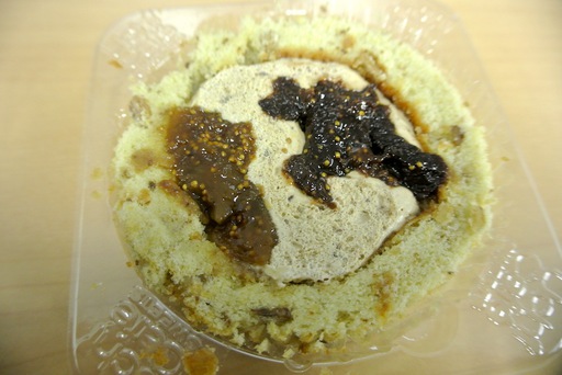 プレミアム2種のいちじくとクルミのロールケーキ