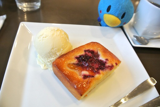 杏とブルーベリーのケーキ