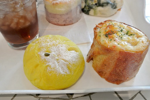 かぼちゃパンとクリームシチューポット