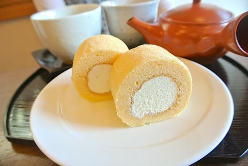 柚子味噌とホワイトチョコレートのロールケーキ