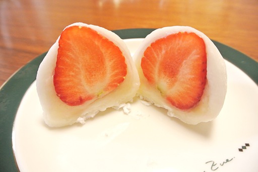 あまおういちご大福断面