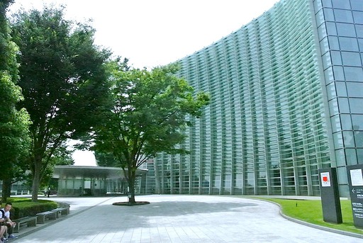 国立新美術館