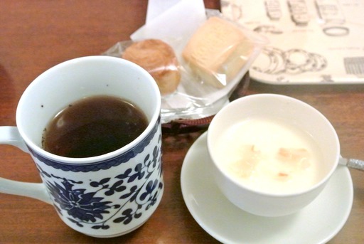 プーアル茶と杏仁豆腐