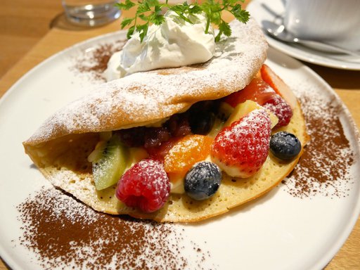 あんとフルーツとカスタードクリームのパンケーキオムレット